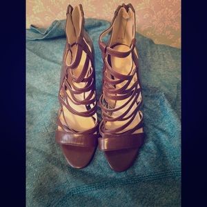 👠👠👠These strappy sandals are so cute.👠👠